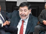 Al centro, Gerardo Fernández Noroña. A los costados, Ricardo Monreal y Adán Augusto López.