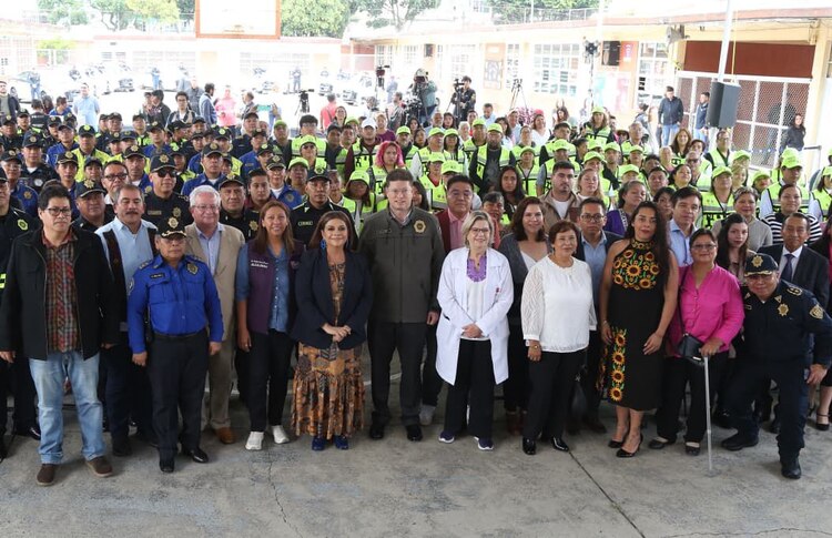 Al centro, la Jefa de Gobierno y el secretario de Seguridad, Pablo Vázquez Camacho.