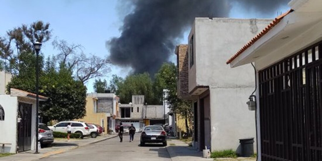 Incendio que se registra este miércoles en Tultepec.