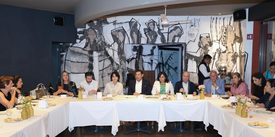 Alejandro Armenta presenta su plan hídrico en un foro estatal