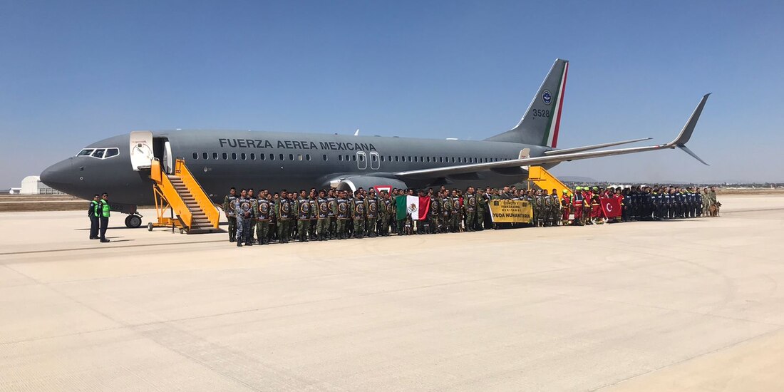 Los rescatistas mexicanos llegaron al AIFA.