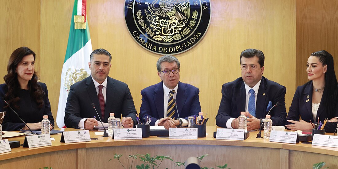 De izq. a der.: Kenia López, Omar García Harfuch, Ricardo Monreal, Pedro Haces y Gabriela Jiménez, ayer, en reunión de la Jucopo de San Lázaro.