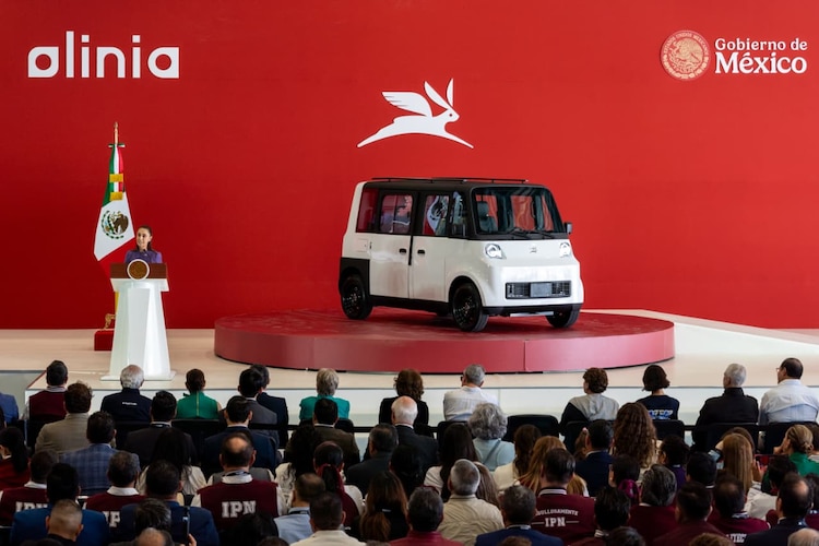 Jóvenes investigadores e instituciones públicas participaron durante 18 meses en el desarrollo del vehículo eléctrico Olinia.