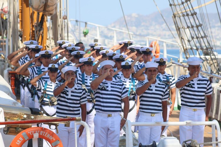 El Buque Escuela 'Cuauhtémoc' inicia su nueva travesía con 147 cadetes a bordo.