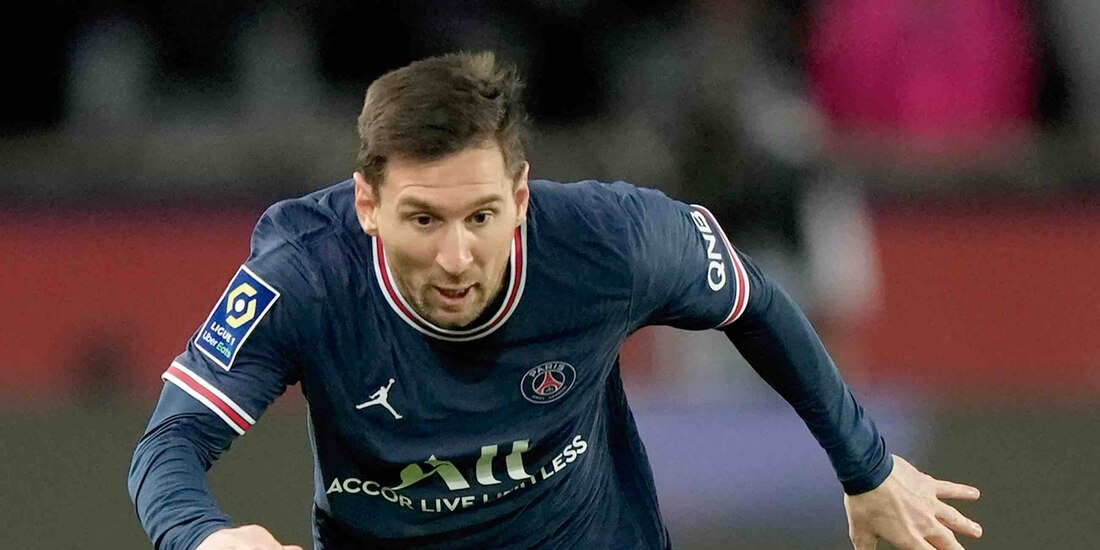 Lionel Messi conduce el balón el fin de semana en Francia.