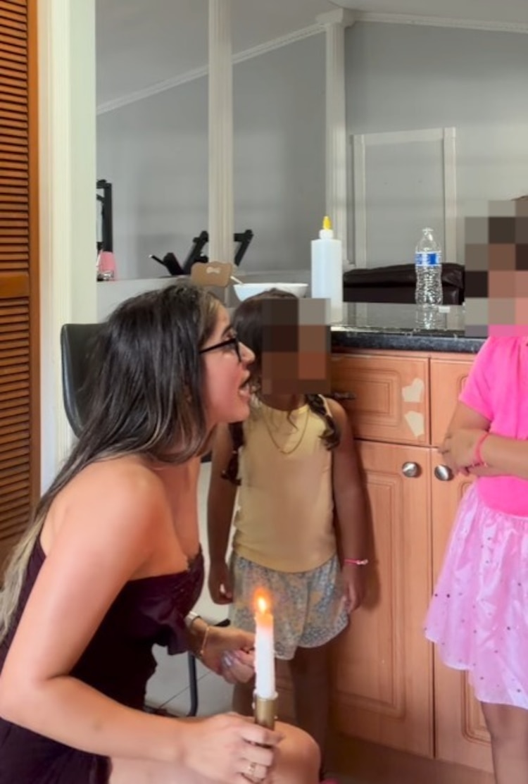 Influencer Meliza Campos quema en video a sus hijas con cera y es detenida