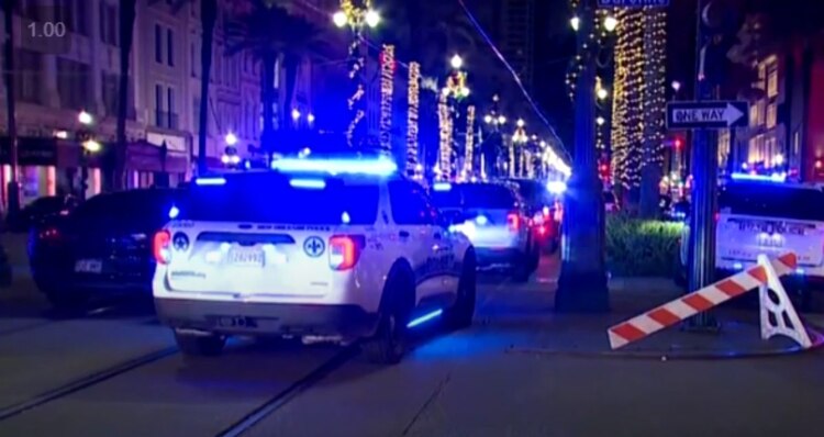 Suman 15 muertes por atropellamiento masivo en Nueva Orleans.