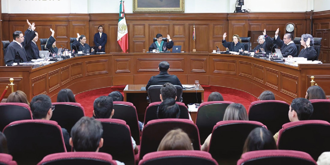 MINISTROS DE LA CORTE en sesión ordinaria, ayer