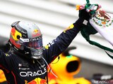 Checo Pérez celebra su triunfo en el Gran Premio de Mónaco de Fórmula 1