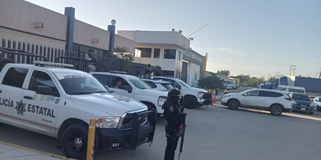 Elementos de seguridad refuerzan operativos en Acapulco para garantizar la reactivación económica de empresas transnacionales.