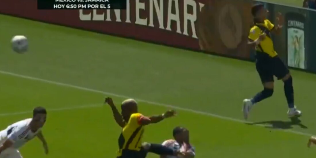 Enner Valencia fue el primer expulsado en la Copa América 2024 por una fuerte patada al pecho de José Martínez en el Ecuador vs Venezuela.