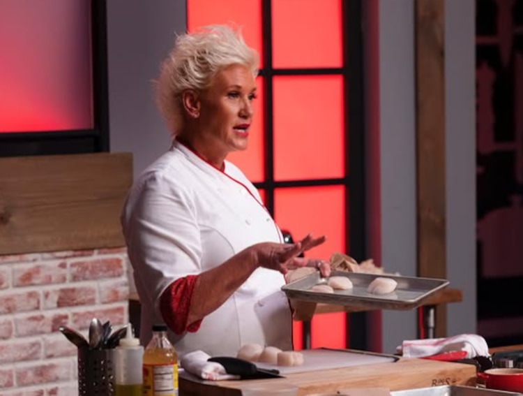 La chef Anne Burrell en el programa Worst Cooks in America