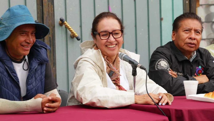 La presidenta municipal Azucena Cisneros anunció el inicio del programa de regularización de la tenencia de la tierra en la colonia La Palma.