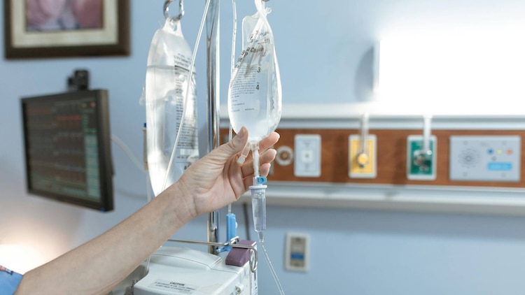 4 personas mueren tras aplicación de suero intravenoso