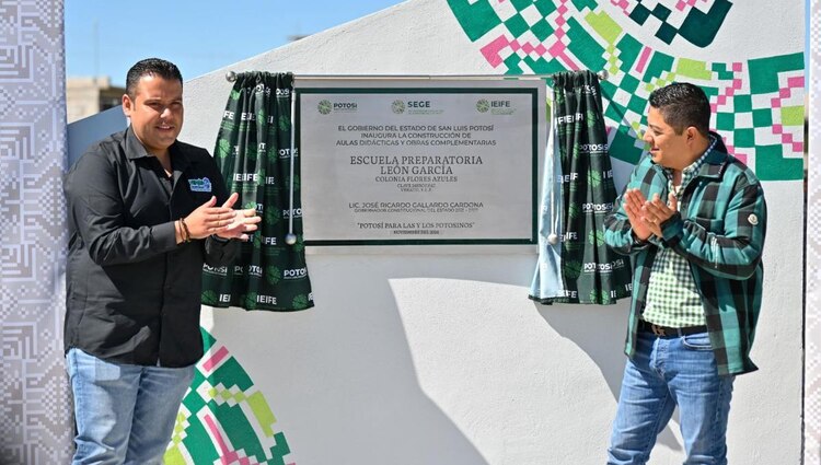 Ricardo Gallardo inaugura nueva preparatoria de Venado, San Luis Potosí.