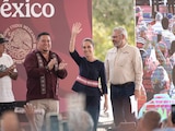 Al centro, la Presidenta Claudia Sheinbaum y el gobernador de Michoacán, Alfredo Ramírez Bedolla.