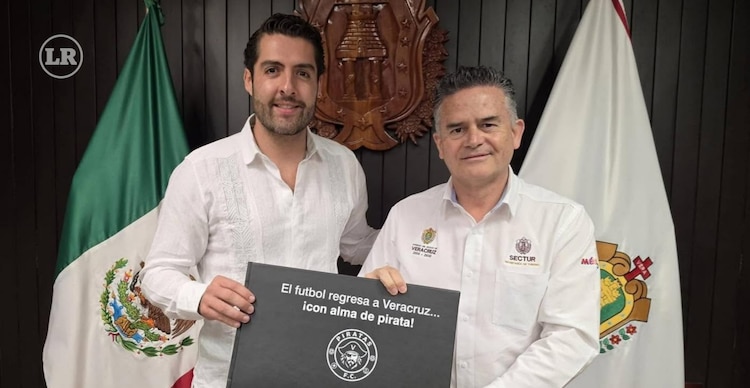 José Carlos Vives Gómez junto a Igor Fidel Roji López, secretario de Turismo del Estado de Veracruz