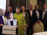 La hija del exmandatario de Chihuahua e integrantes del comité, ayer.