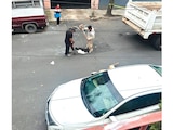 Trabajadores de la alcaldía trabajan desde la mañana de ayer en la reparación de la oquedad reportada.