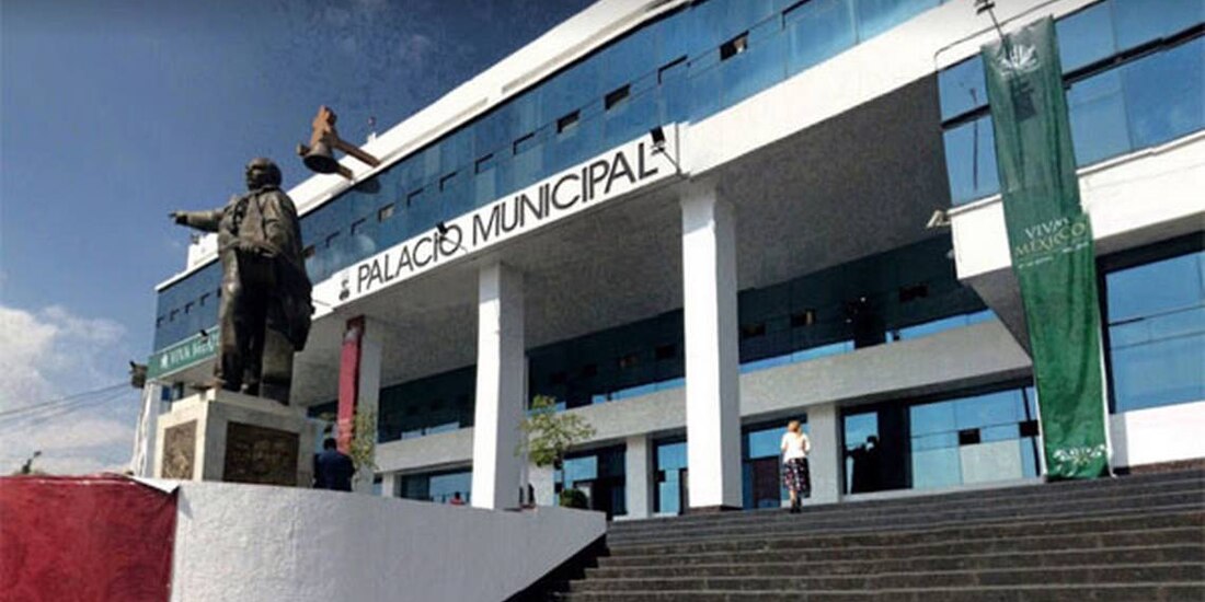 Naucalpan paga 16% de deuda; contrae más.