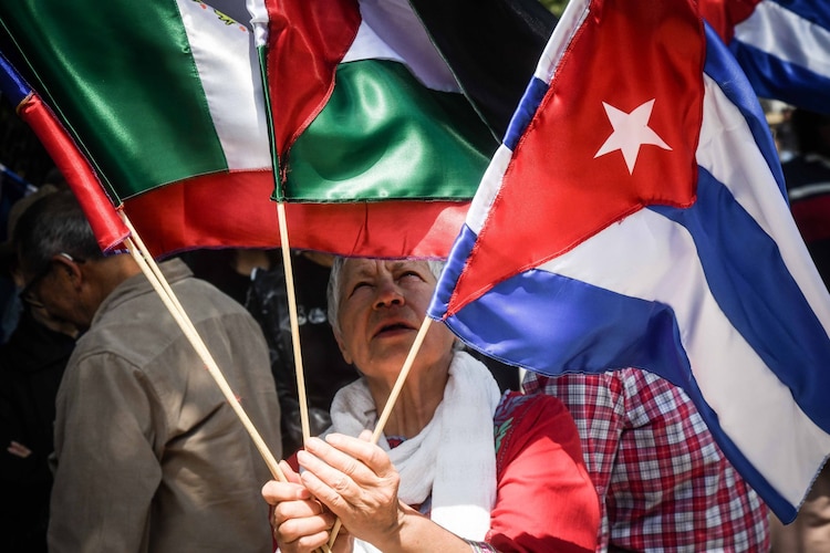 Integrantes del Movimiento Mexicano de Solidaridad con Cuba y de la Asociación de Cubanos Residentes en México A.C, en fotografía de archivo.