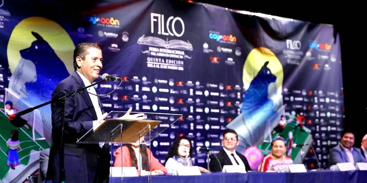 Giovani Gutiérrez anuncia la 5ª edición de la Feria Internacional del Libro en Coyoacán.