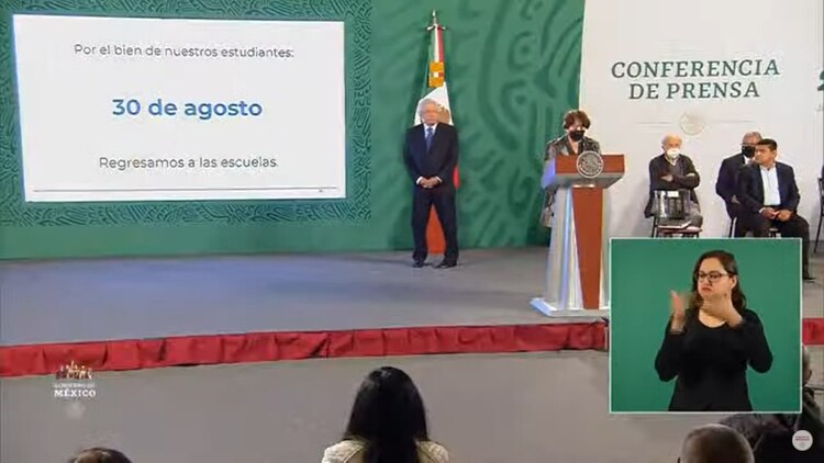 La titular de la SEP, Delfina Gómez, estuvo en la mañanera para explicar sobre el regreso a clases el 30 de agosto.