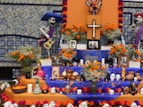 El altar en honor a los difuntos es una de las tradiciones más arraigadas del Día de Muertos.
