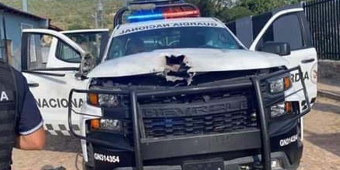 Así quedó la camioneta atacada en la zona carretera de Jalisco.