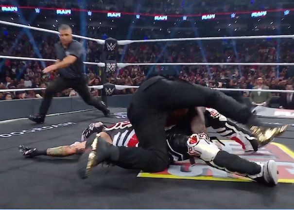 Roman Reigns derrotó a Penta Zero Miedo en la Arena CDMX.