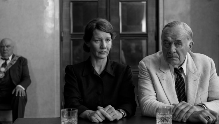 Sandra Huller y Hanns Zischler en una escena de 'Fatherland'