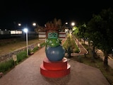 El Paseo Cultural incluye nueve esculturas monumentales de cartonería alusivas al Mundial de Futbol elaboradas por artistas locales.