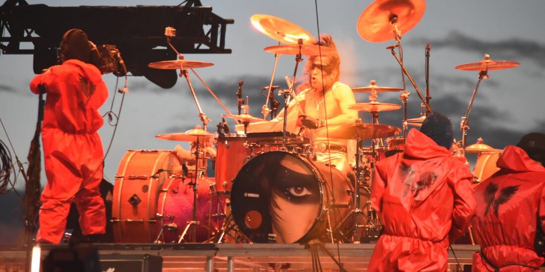 Moderatto trae su Detector de Metal al escenario del Foro Pegaso.