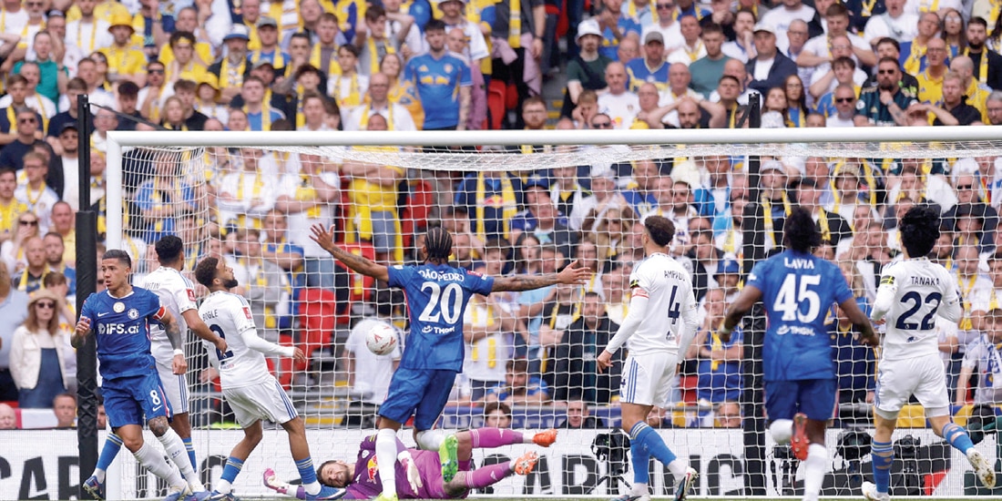 JUGADORES Blues celebran el gol del triunfo, ayer, en Wembley.