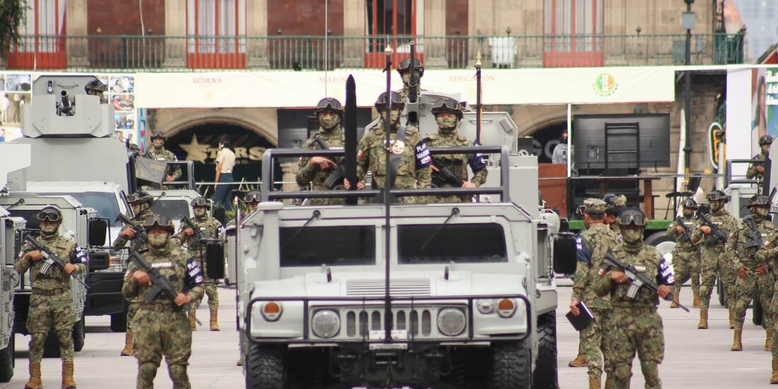 Preparativos de para militar en el Zócalo