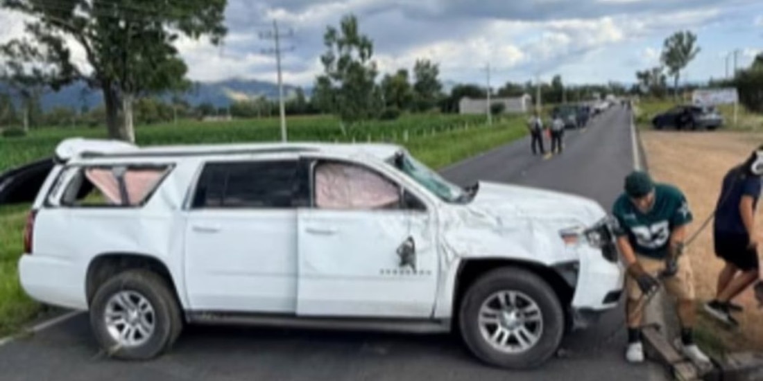 Equipo de Geovanna Bañuelos sufre accidente en carretera