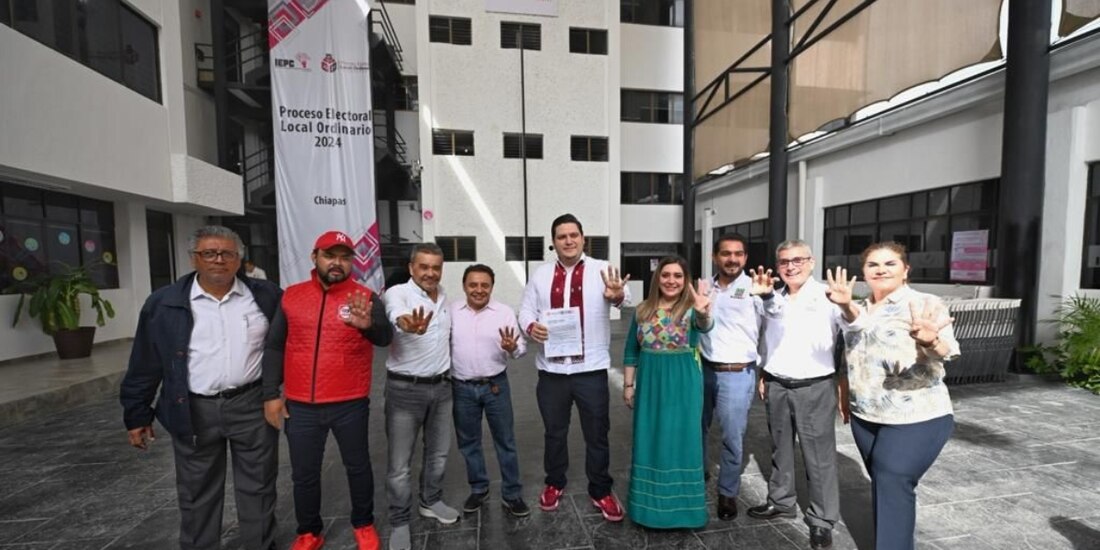 , Eduardo Ramírez Aguilar celebró el registro del convenio de coalición de siete partidos políticos para postular la gubernatura de Chiapas