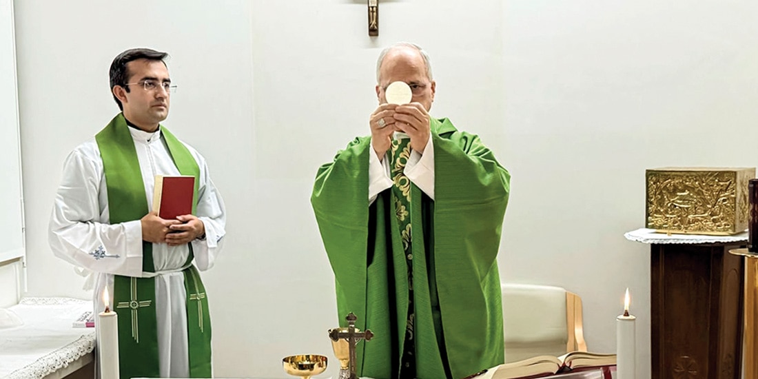 El jefe del Estado Vaticano, ayer, al celebrar una misa desde el hospital Gemelli, en Roma.