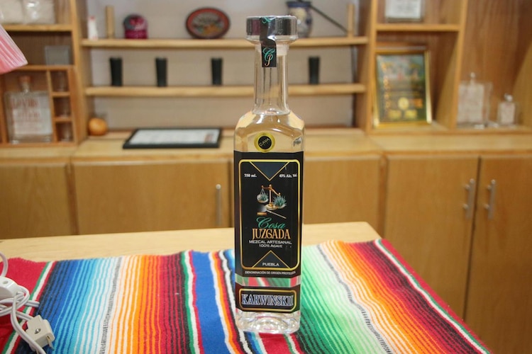 Destacan alto nivel de calidad del mezcal poblano a nivel nacional.