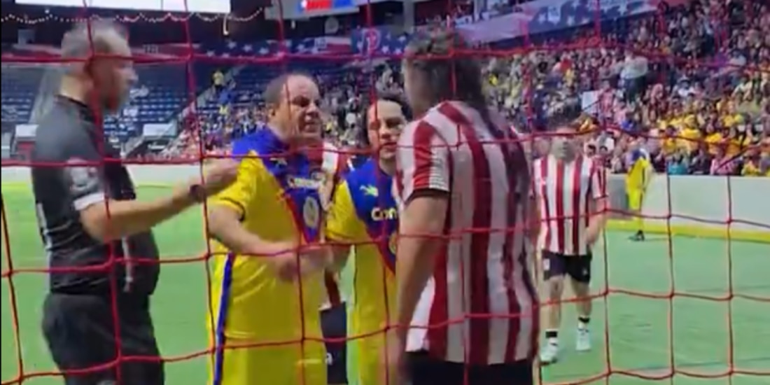 Cuauhtémoc Blanco le recetó tremendo cachetadón a un jugador de Chivas.