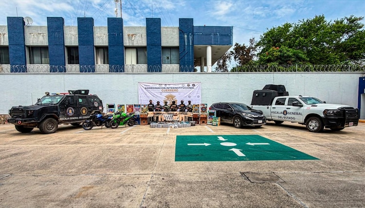 Artículos asegurados durante acciones en Acapulco, que derivaron en la detención de 16 presuntos integrantes de "Los Ardillos".