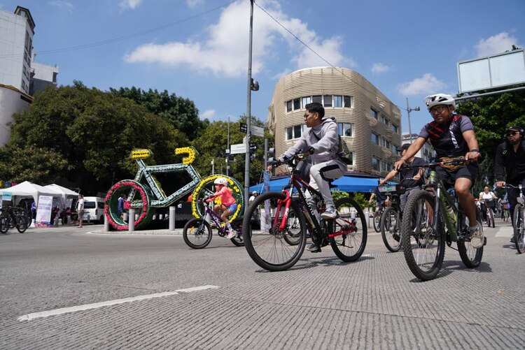 Niñas y niños protagonizaron la carrera “Ciclistas del Futuro” en el tercer aniversario del programa.
