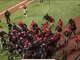 Diablos Rojos del México y Mariachis de Guadalajara se pelean en pleno partido.