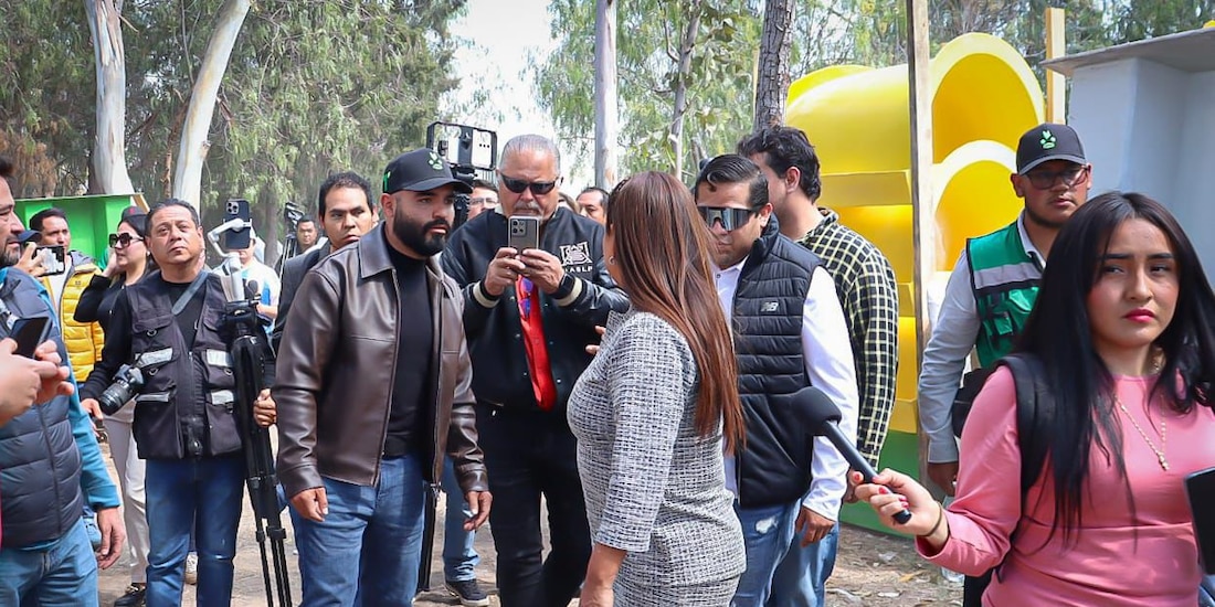 Representantes de medios de comunicación constatan el estado de la vegetación en el área de "Splash".
