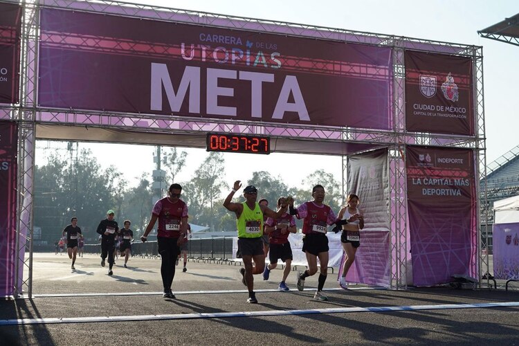 Participaron más de 20 mil corredores en la Carrera Utopías 8k 2025.