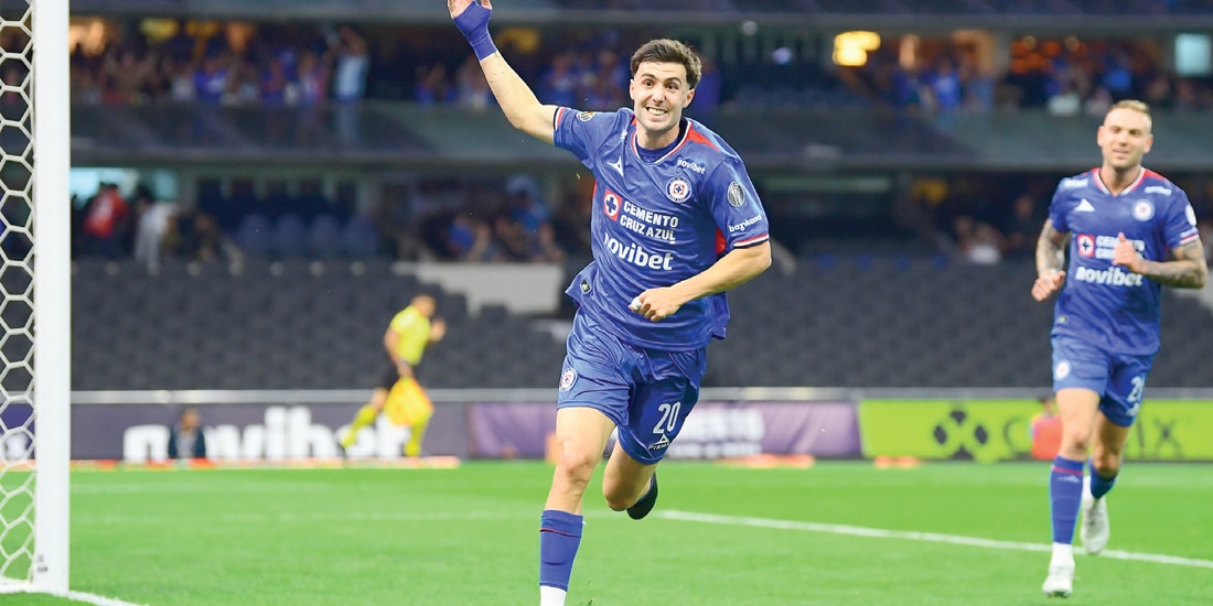 Paradela celebra su gol con La Máquina,
el sábado pasado.