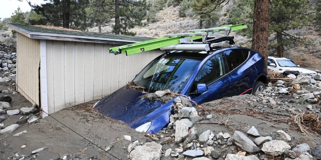 Tormenta repentina azota el sur de California en plena Navidad.