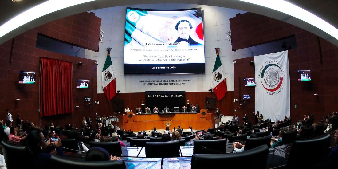 Inscriben en el Muro de Honor del Senado a Francisco González Bocanegra, autor de la letra del Himno Nacional.
