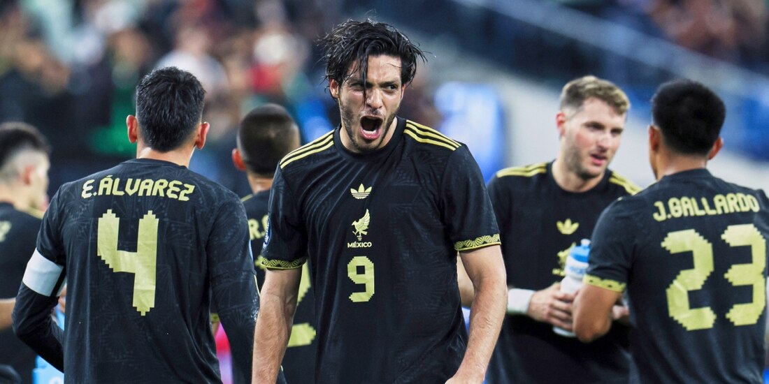 Raúl Jiménez, en el partido entre México y Canadá, en las semifinales de la Nations League de Concacaf