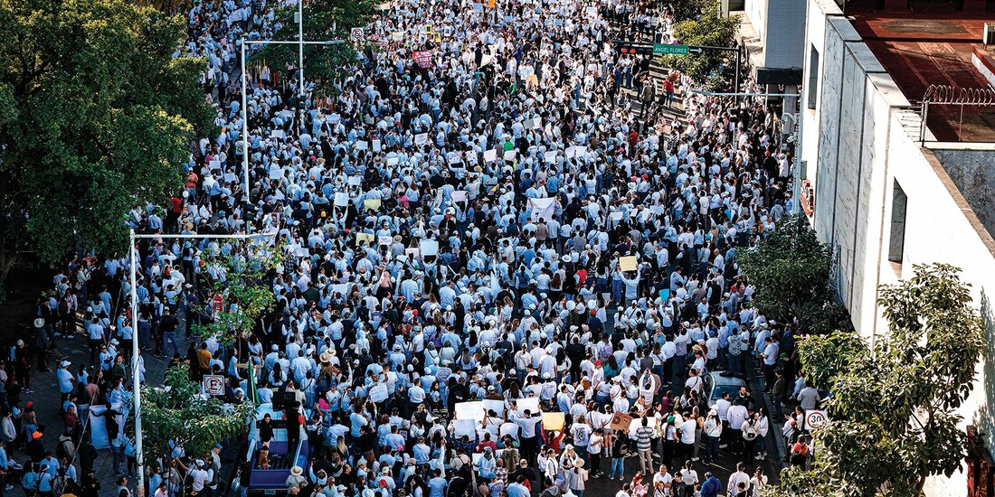 Por segunda ocasión en menos de una semana, miles de ciudadanos marcharon por calles de Culiacán para exigir paz, ayer.